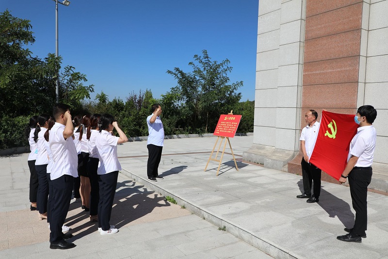 走進(jìn)紅色軍臺(tái)嶺 機(jī)關(guān)第三黨支部 開展“沉浸式”學(xué)黨史活動(dòng)