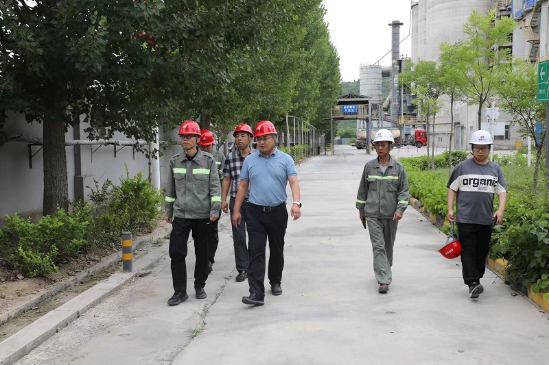 陜西建材科技公司黨委委員、副總經(jīng)理郭正亮到黃陵公司進行安全環(huán)保督導檢查