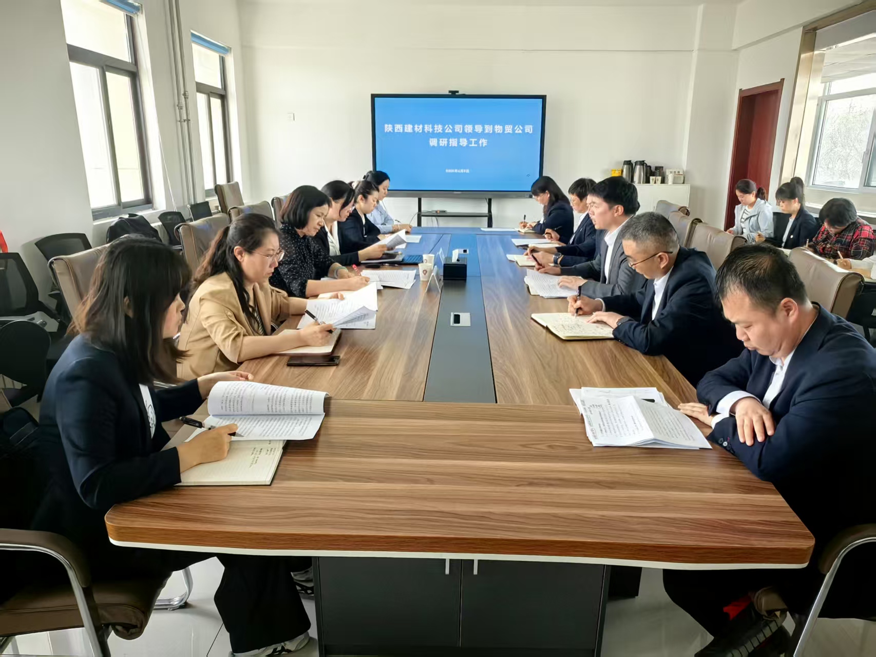 杜永康周燕芳一行到物貿(mào)公司調(diào)研指導(dǎo)工作